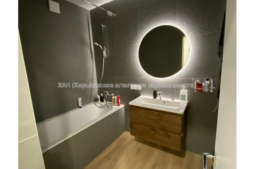 Продам квартиру, Домостроительная ул. , 3 кім., 81 м², авторский дизайн 