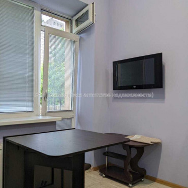 Продам квартиру, Белобровский пер. , 1  ком., 13 м², капитальный ремонт 