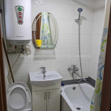 Продам квартиру, Белобровский пер. , 1  ком., 13 м², капитальный ремонт 