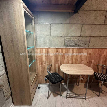 Продам квартиру, Лозовская ул. , 1 кім., 23 м², капитальный ремонт 