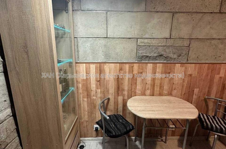 Продам квартиру, Лозовская ул. , 1 кім., 23 м², капитальный ремонт 