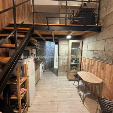 Продам квартиру, Лозовская ул. , 1 кім., 23 м², капитальный ремонт 