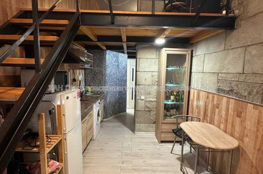 Продам квартиру, Лозовская ул. , 1 кім., 23 м², капитальный ремонт 