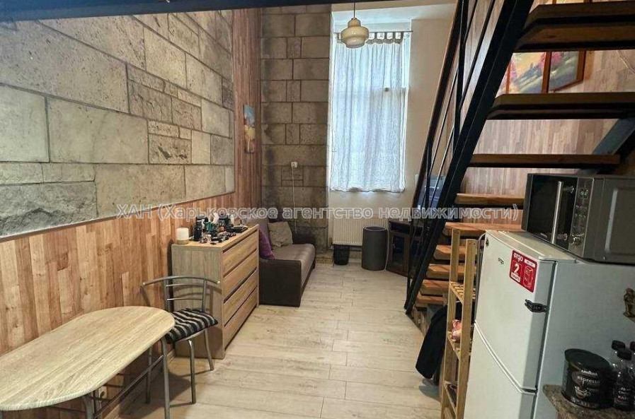 Продам квартиру, Лозовская ул. , 1 кім., 23 м², капитальный ремонт 