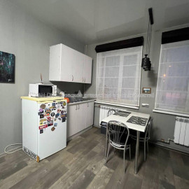 Продам квартиру, Навчальная ул. , 1 кім., 20.10 м², евроремонт