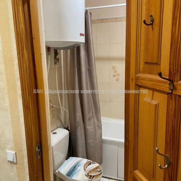 Продам квартиру, Алчевских ул. , 2  ком., 55.60 м², косметический ремонт 