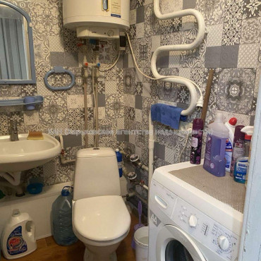 Продам квартиру, Курчатова просп. , 1 кім., 37 м², косметический ремонт 