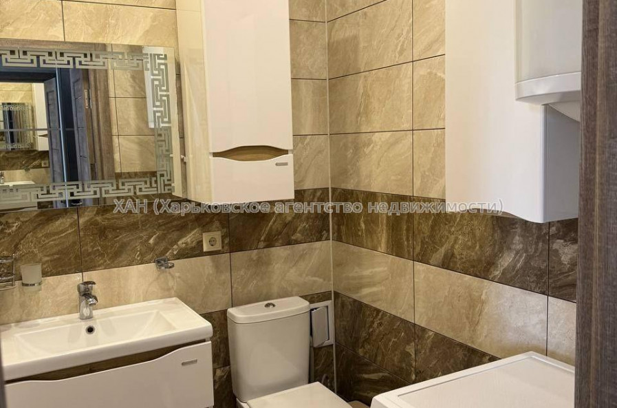 Продам квартиру, Ньютона ул. , 2 кім., 59 м², авторский дизайн 