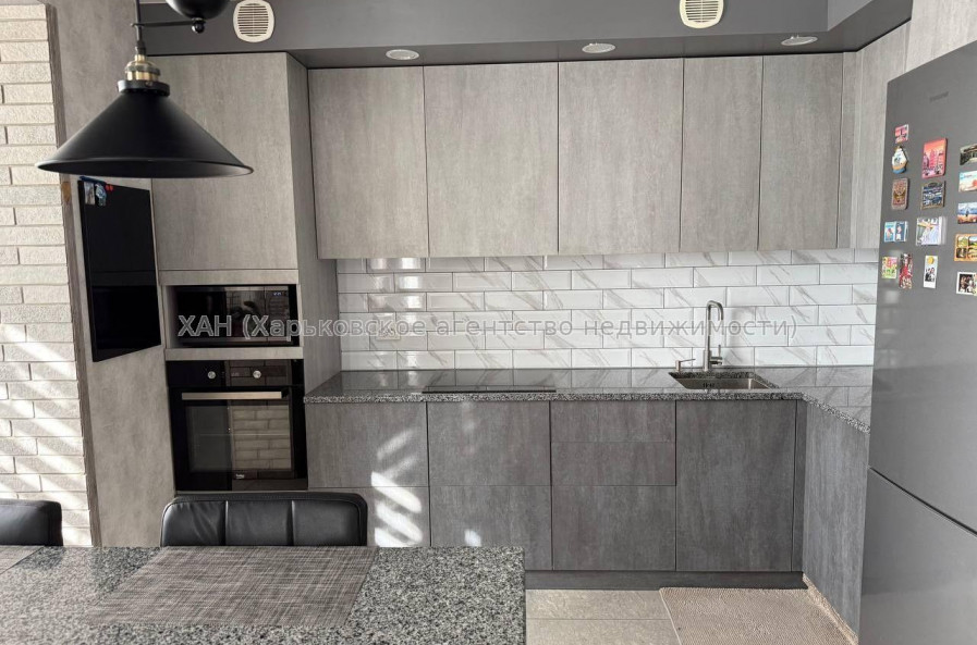 Продам квартиру, Ньютона ул. , 2 кім., 59 м², авторский дизайн 