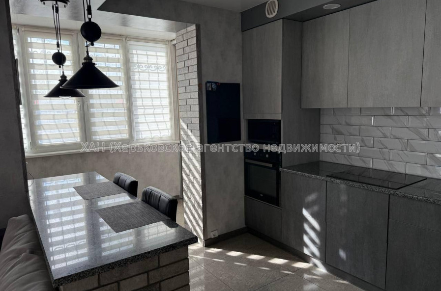 Продам квартиру, Ньютона ул. , 2 кім., 59 м², авторский дизайн 