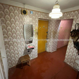 Продам квартиру, Павла Тычины ул. , 3 кім., 65.80 м², советский ремонт