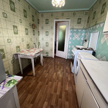 Продам квартиру, Павла Тычины ул. , 23 , 3  ком., 65.80 м², советский ремонт 