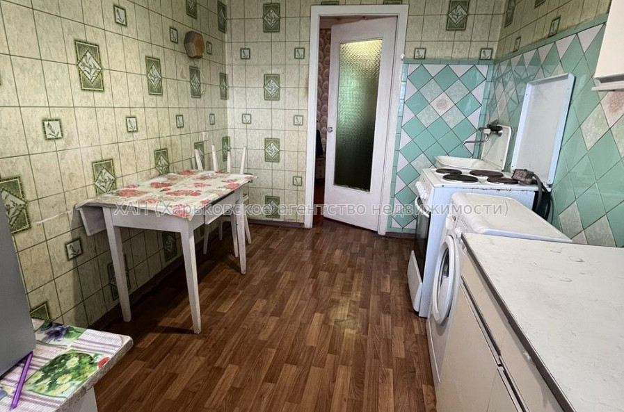 Продам квартиру, Павла Тычины ул. , 23 , 3  ком., 65.80 м², советский ремонт 