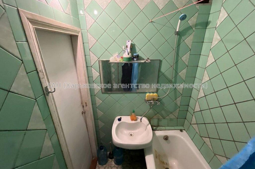 Продам квартиру, Павла Тычины ул. , 3 кім., 65.80 м², советский ремонт 