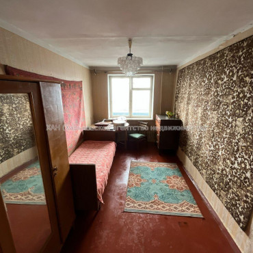 Продам квартиру, Павла Тычины ул. , 3  ком., 65.80 м², советский ремонт 