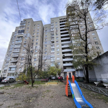 Продам квартиру, Павла Тычины ул. , 23 , 3  ком., 65.80 м², советский ремонт 