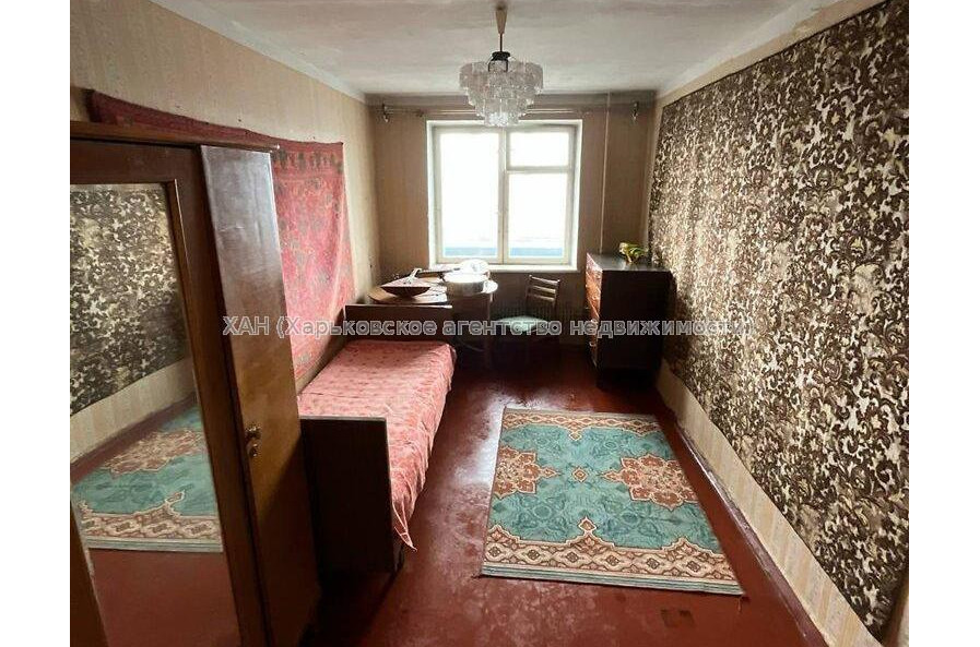 Продам квартиру, Павла Тычины ул. , 3 кім., 65.80 м², советский ремонт 