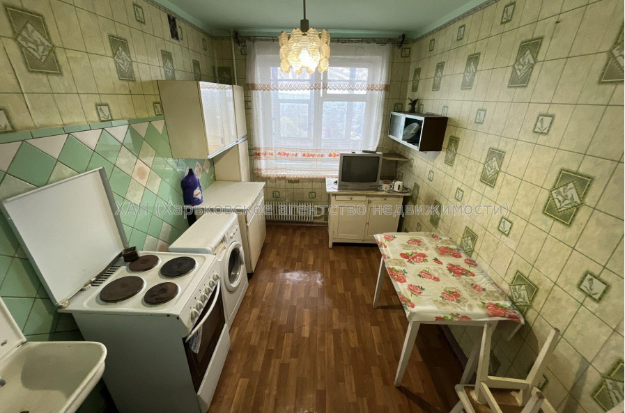 Продам квартиру, Павла Тычины ул. , 3  ком., 65.80 м², советский ремонт 