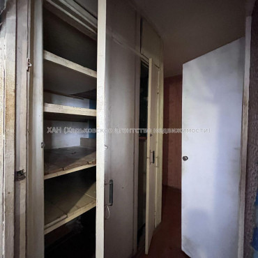 Продам квартиру, Павла Тычины ул. , 23 , 3  ком., 65.80 м², советский ремонт 