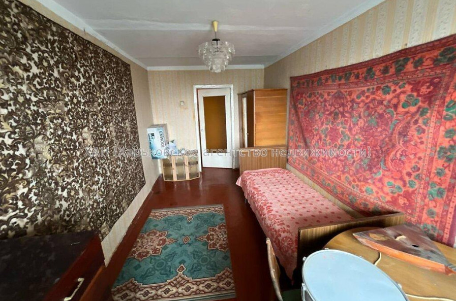 Продам квартиру, Павла Тычины ул. , 3 кім., 65.80 м², советский ремонт 