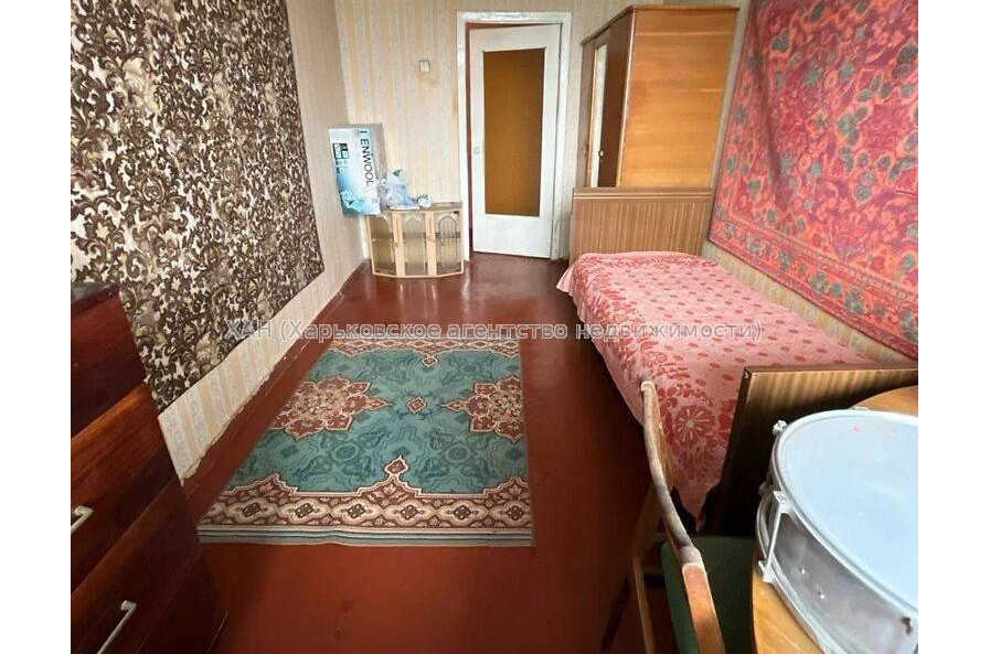 Продам квартиру, Павла Тычины ул. , 3 кім., 65.80 м², советский ремонт 