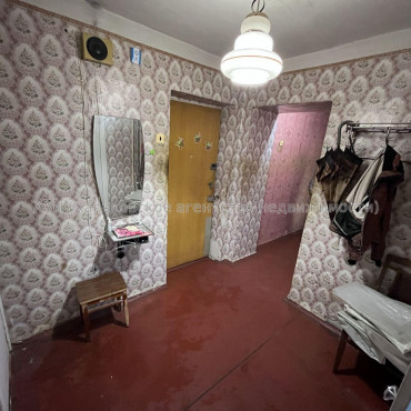 Продам квартиру, Павла Тычины ул. , 23 , 3  ком., 65.80 м², советский ремонт 