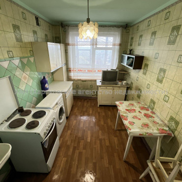 Продам квартиру, Павла Тычины ул. , 23 , 3  ком., 65.80 м², советский ремонт 