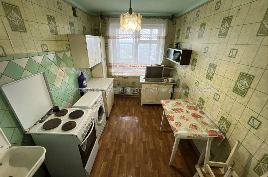 Продам квартиру, Павла Тычины ул. , 23 , 3  ком., 65.80 м², советский ремонт 