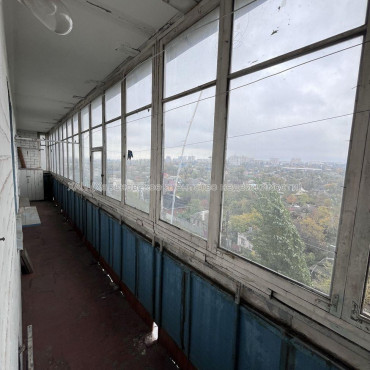 Продам квартиру, Павла Тычины ул. , 23 , 3 кім., 65.80 м², советский ремонт 