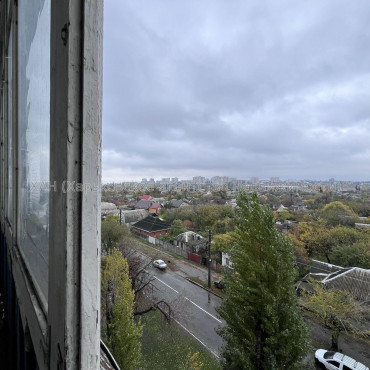 Продам квартиру, Павла Тычины ул. , 3  ком., 65.80 м², советский ремонт 