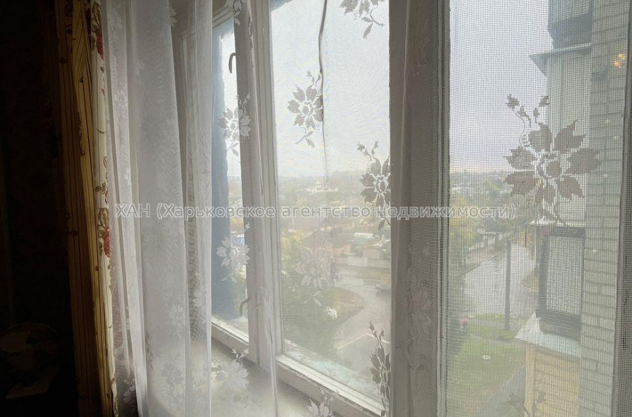 Продам квартиру, Павла Тычины ул. , 23 , 3 кім., 65.80 м², советский ремонт 