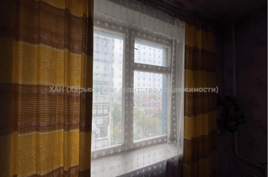 Продам квартиру, Павла Тычины ул. , 3  ком., 65.80 м², советский ремонт 
