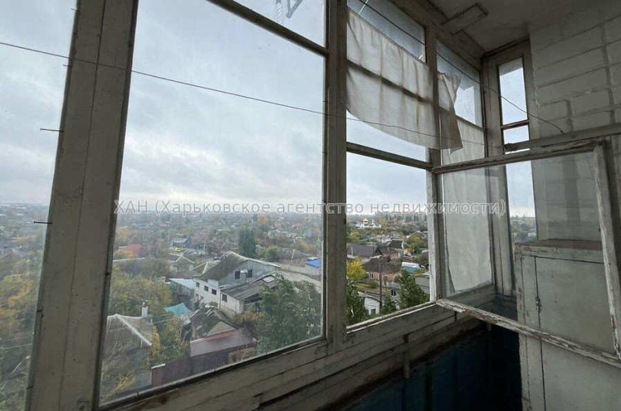 Продам квартиру, Павла Тычины ул. , 3 кім., 65.80 м², советский ремонт 