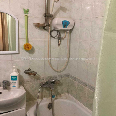 Продам квартиру, Победы просп. , 1  ком., 35.60 м², косметический ремонт 