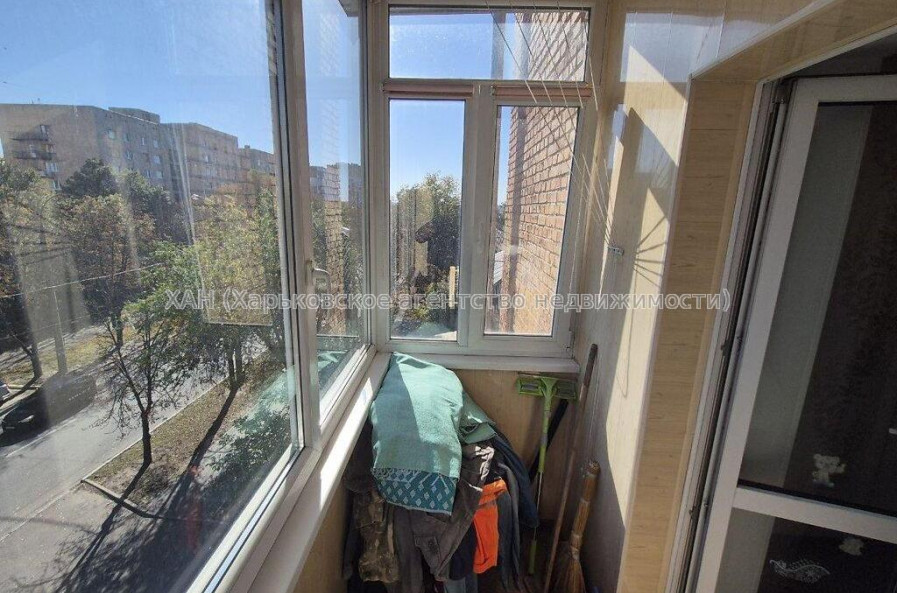 Продам квартиру, 23 Августа ул. , 2 кім., 41.90 м², капитальный ремонт 