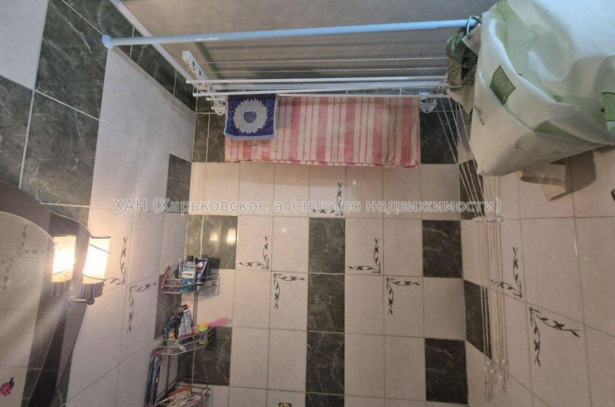 Продам квартиру, 23 Августа ул. , 2 кім., 41.90 м², капитальный ремонт 