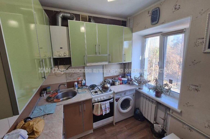 Продам квартиру, 23 Августа ул. , 2 кім., 41.90 м², капитальный ремонт 