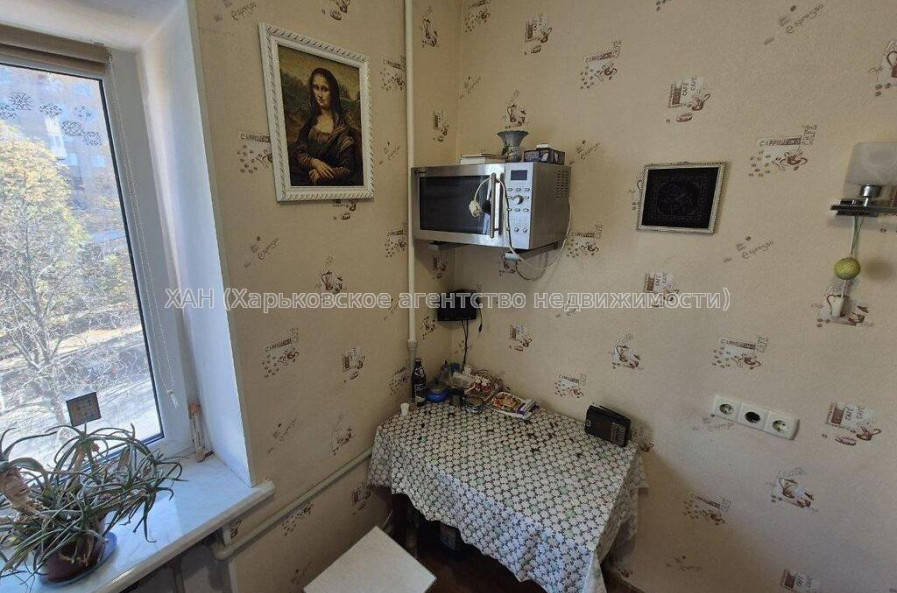 Продам квартиру, 23 Августа ул. , 2 кім., 41.90 м², капитальный ремонт 