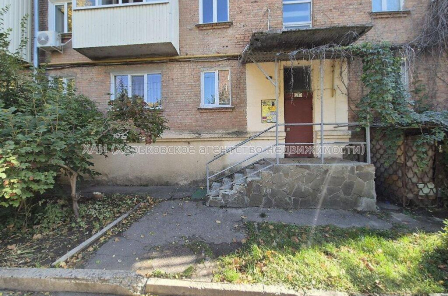 Продам квартиру, 23 Августа ул. , 2 кім., 41.90 м², капитальный ремонт 