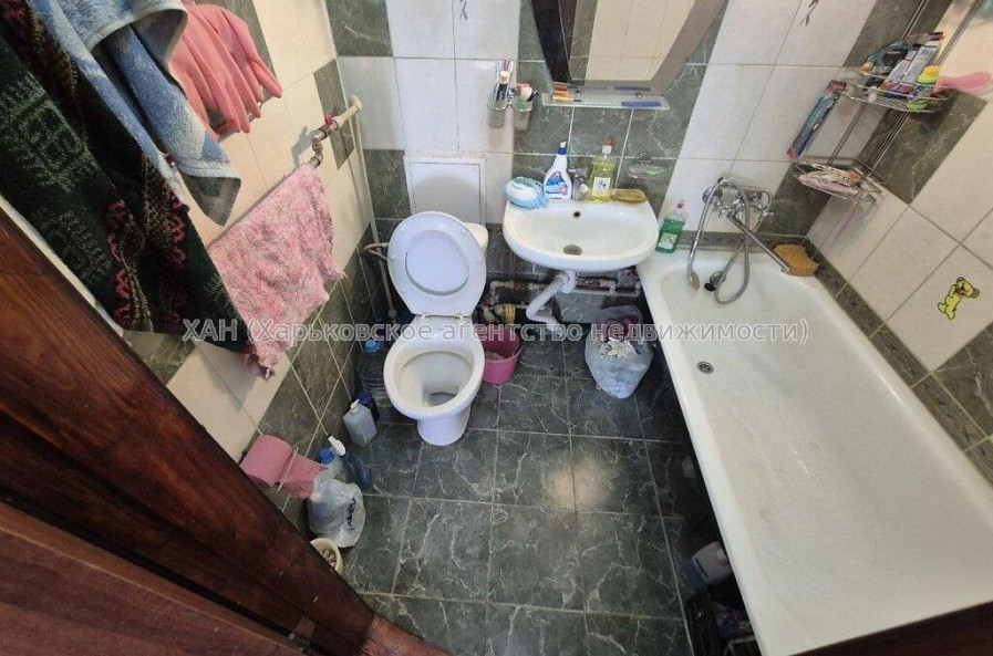 Продам квартиру, 23 Августа ул. , 2 кім., 41.90 м², капитальный ремонт 