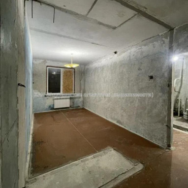 Продам квартиру, Непокоренных ул. , 4  ком., 67.90 м², без ремонта 