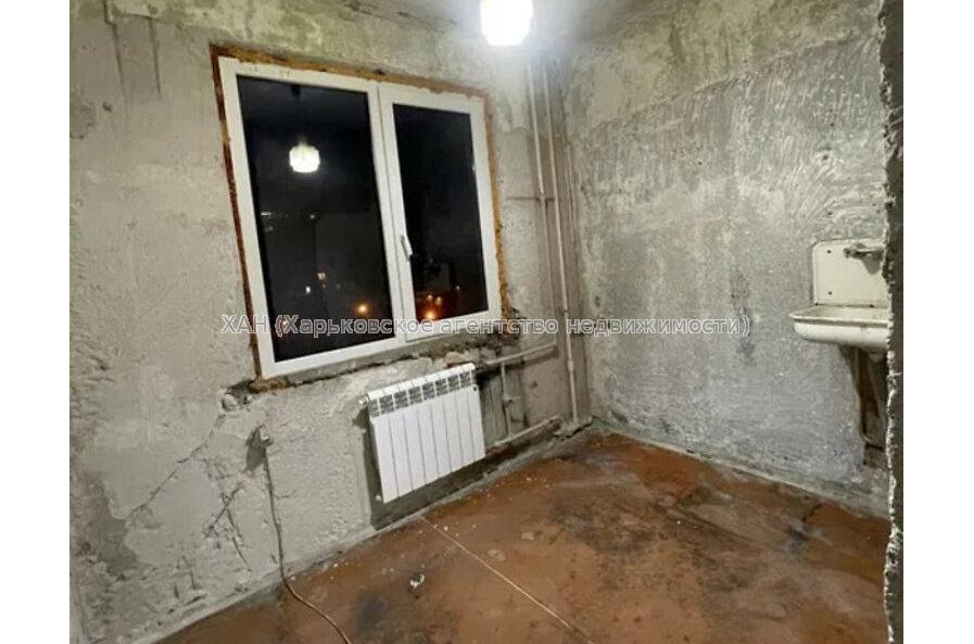 Продам квартиру, Непокоренных ул. , 4  ком., 67.90 м², без ремонта 