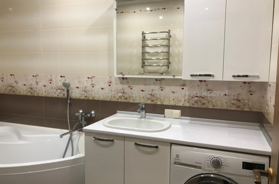 Продам квартиру, Светлая ул. , 21 , 3  ком., 61.20 м², евроремонт 