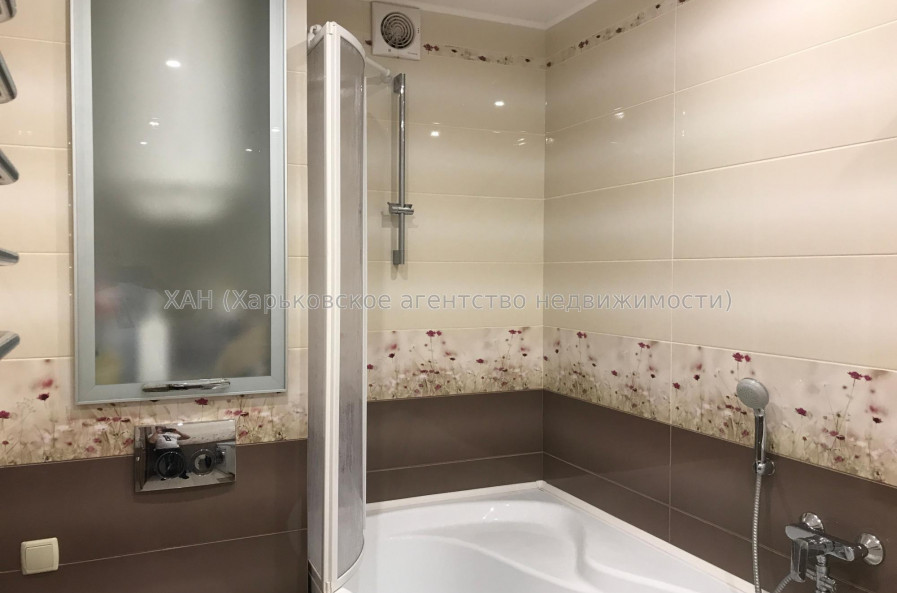 Продам квартиру, Светлая ул. , 21 , 3  ком., 61.20 м², евроремонт 