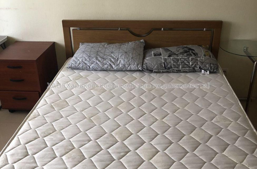 Продам квартиру, Валентиновская ул. , 3 кім., 68 м², капитальный ремонт 