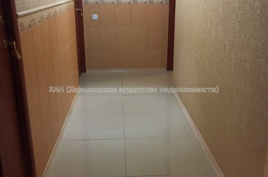 Продам квартиру, Валентиновская ул. , 3 кім., 68 м², капитальный ремонт 