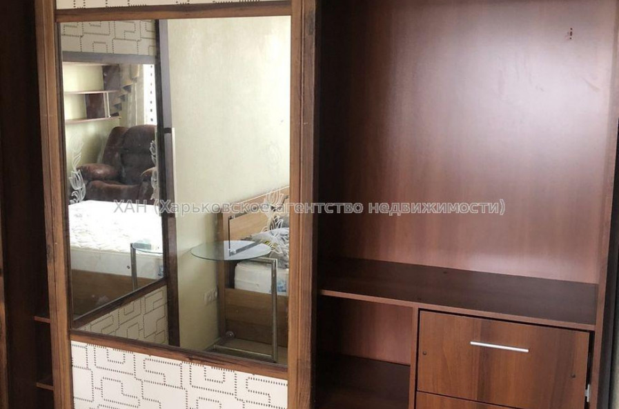 Продам квартиру, Валентиновская ул. , 3 кім., 68 м², капитальный ремонт 