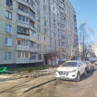 Продам квартиру, Валентиновская ул. , 3 кім., 68 м², капитальный ремонт 