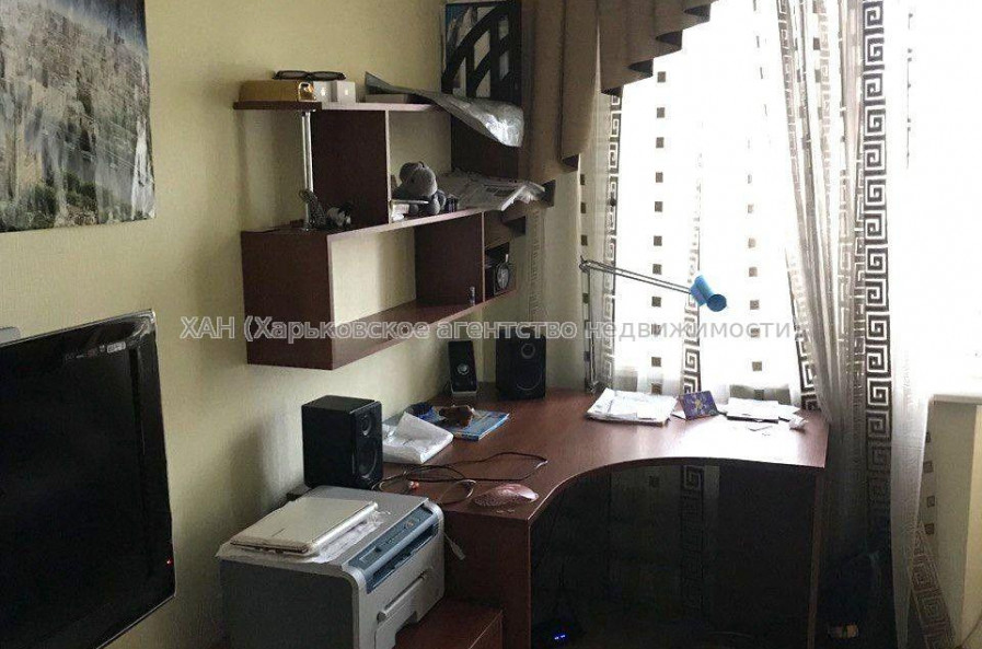 Продам квартиру, Валентиновская ул. , 3 кім., 68 м², капитальный ремонт 