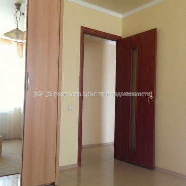 Продам квартиру, Валентиновская ул. , 3  ком., 68 м², капитальный ремонт 